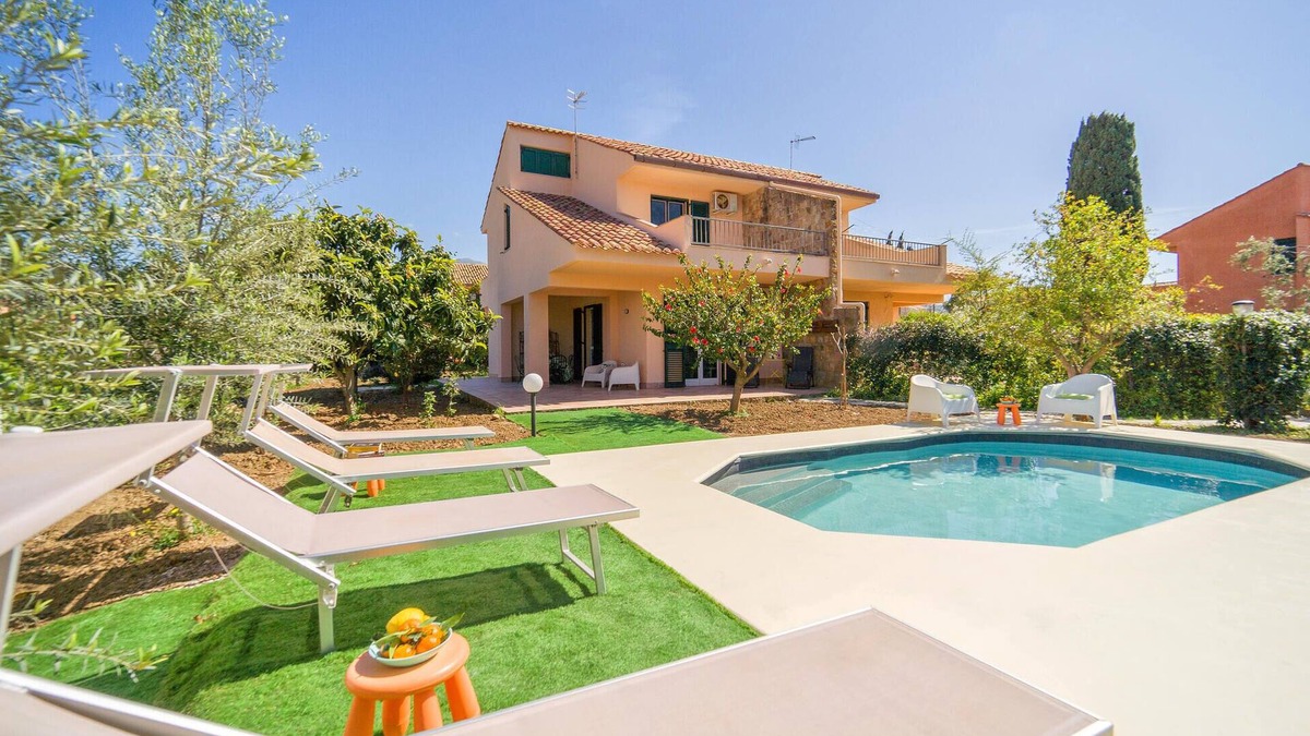 Piane Vecchie House | Lovely home in Piane Vecchie,Lascari