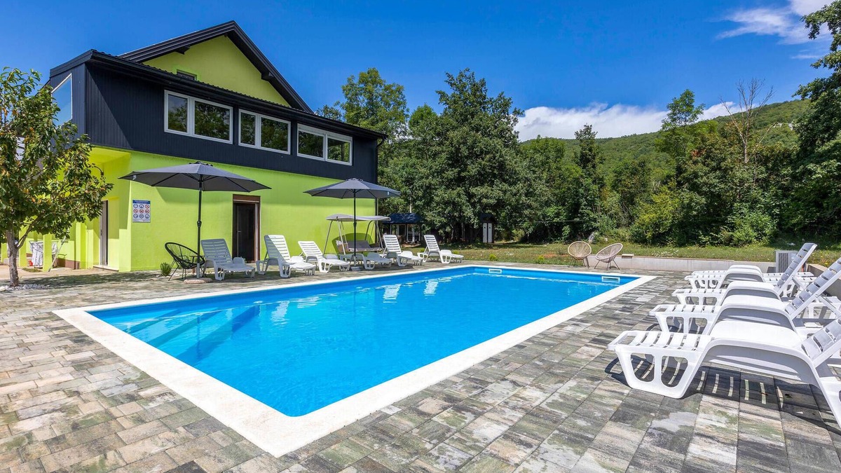 Lovinac House | Lovely home in Stikada with sauna