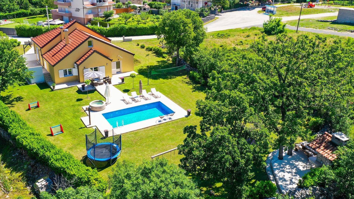 Imotski House | Lovely home in Vinjani Gornji