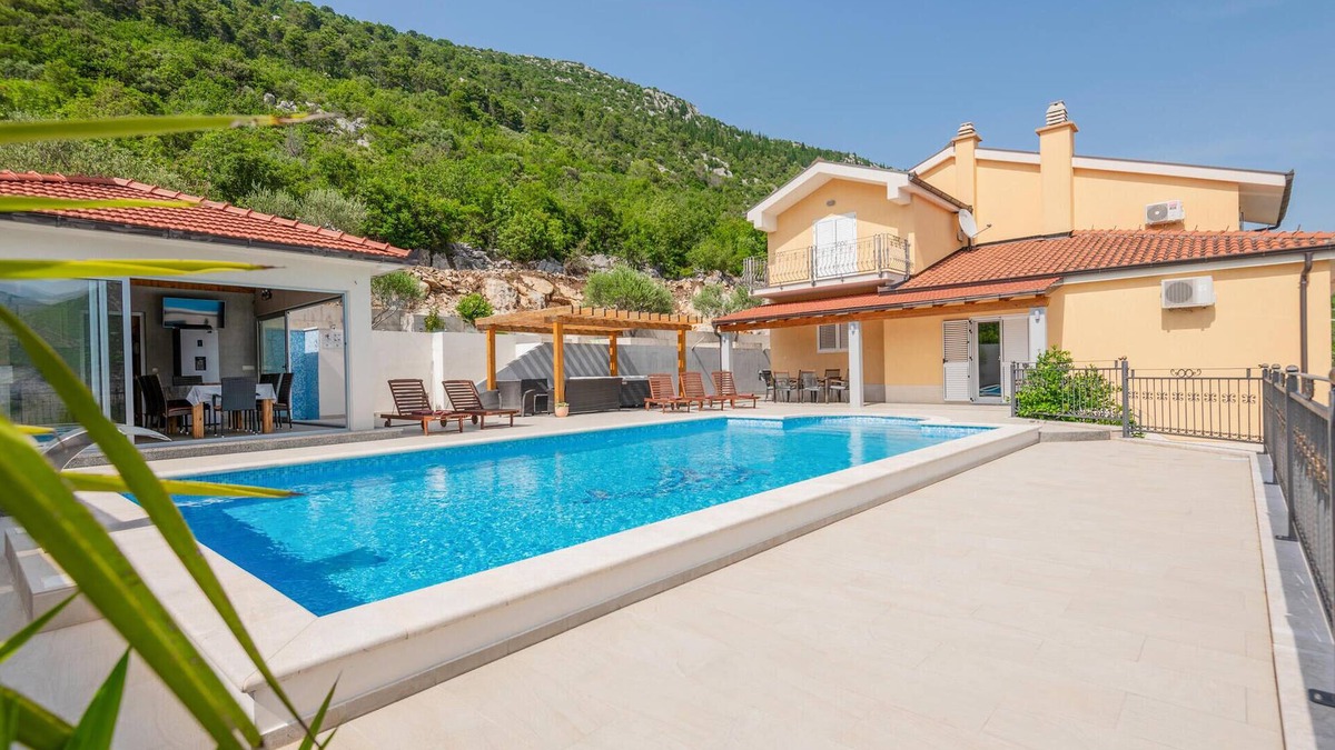 Vrgorac House | Lovely home in Vrgorac with sauna