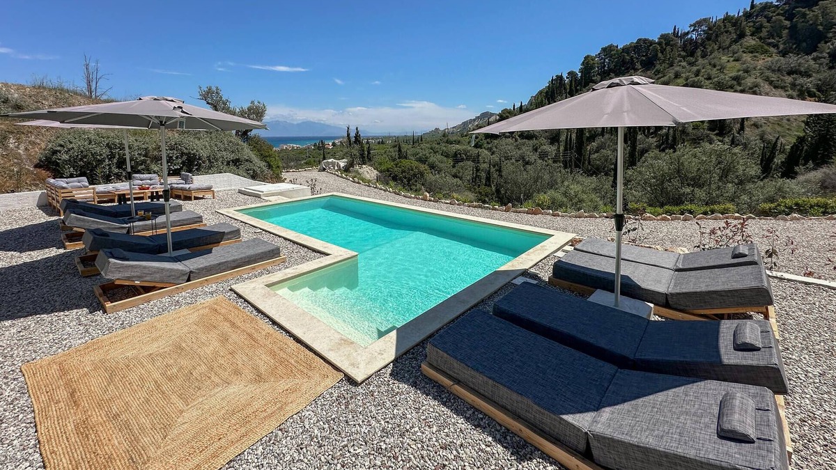 Evrostina House | Lovely home in Xylokastro with WiFi