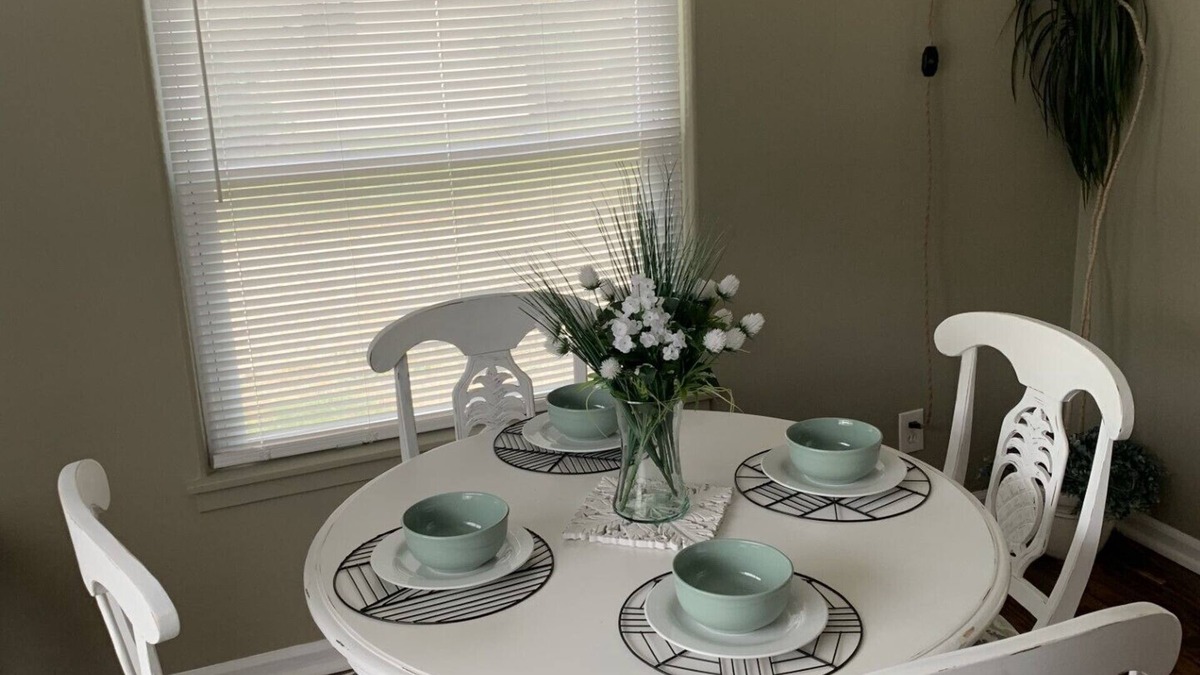 Lapeer House | Lovely Home located in Lapeer MI.