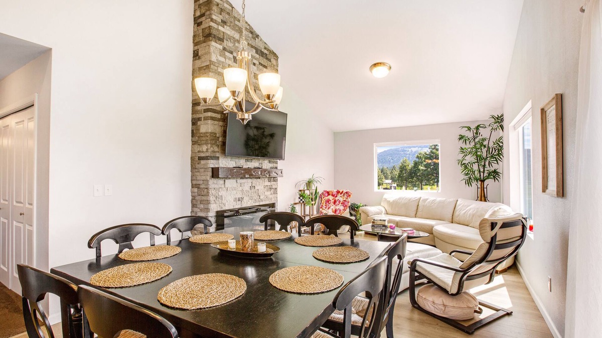 Cle Elum House | Lovely home with deck, Hidden Valley views, free WiFi, & private washer/dryer