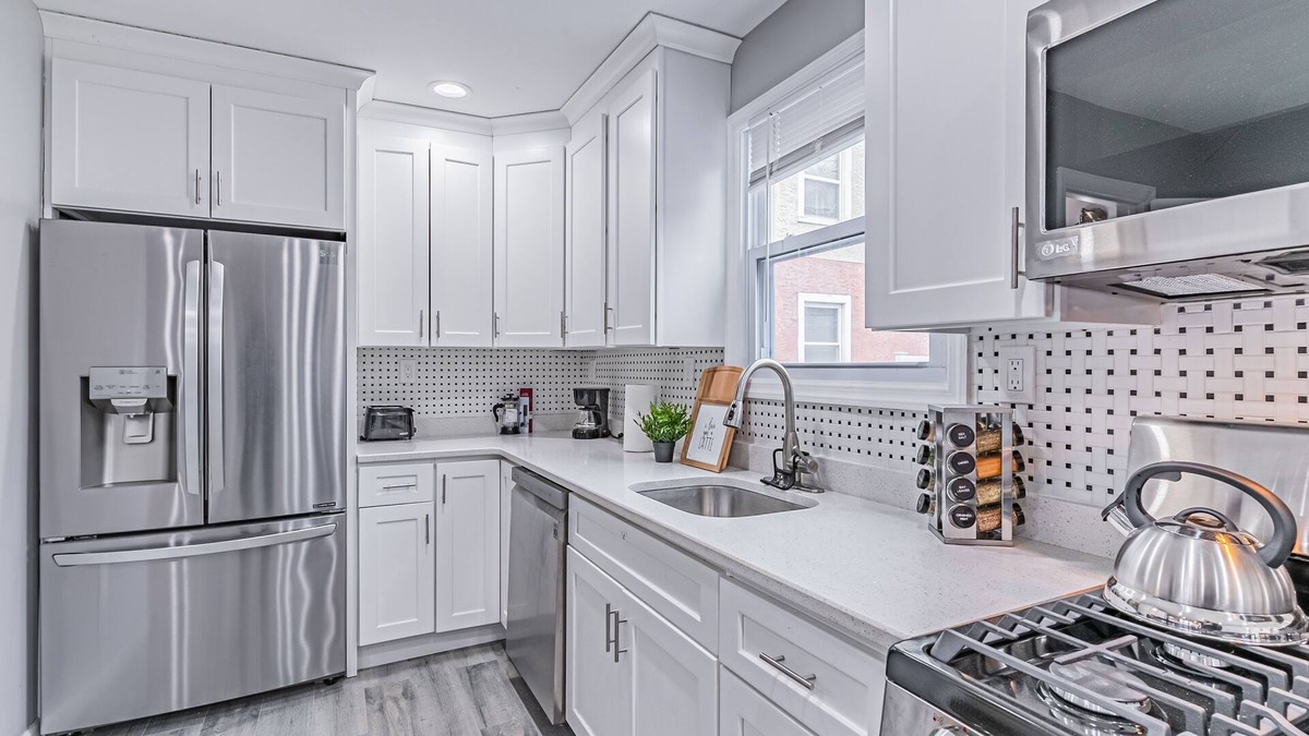 Plainfield House | Lovely House (Sleeps 16)