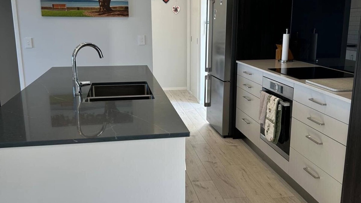 Cable Bay House | Lovely House with Beach Access & Water Toys with stunning views of Coopers Beach