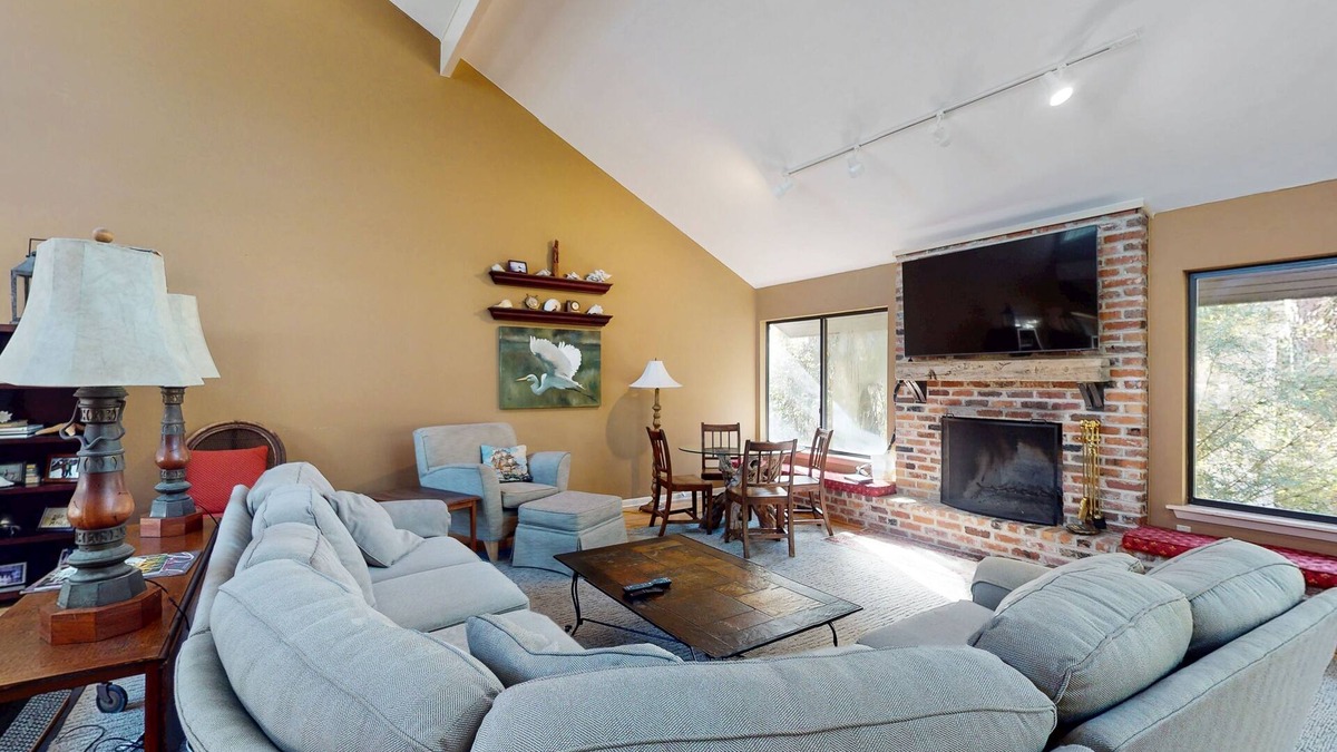 Sea Pines House | Lovely house with gourmet kitchen, screened porch, & open deck