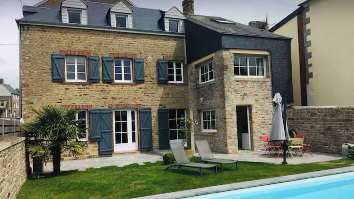 Avranches House | Lovely house with swimming pool in town center near Mont St Michel