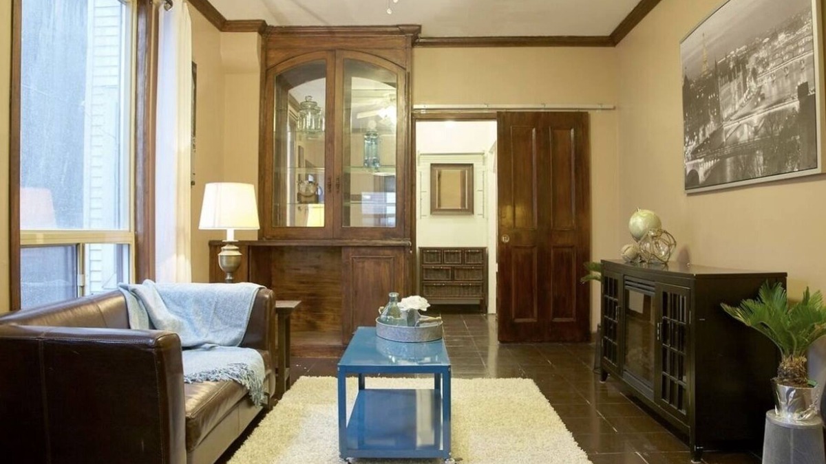 Leslieville House | Lovely in Leslieville: OneBedrm Large Private Apartment