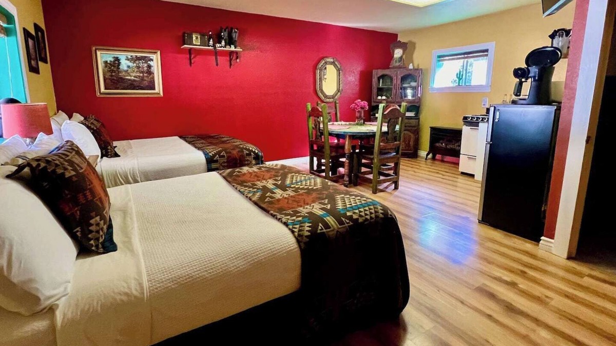San Lorenzo Apartment | Lovely Kitchen Suite at Lake Roberts