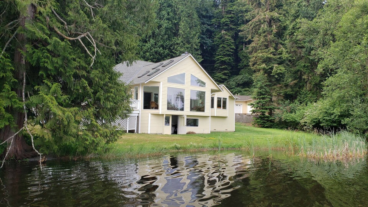 Lake Goodwin House | Lovely Lake Crabapple Lakefront Home
