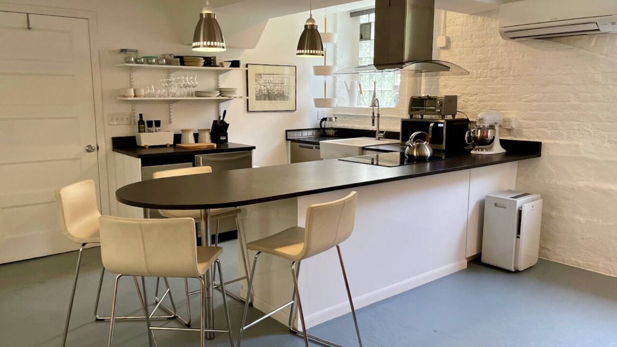 Lake View East Apartment | Lovely Minimalist Loft in the heart of Lakeview