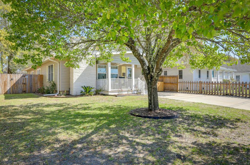Morehead City House | Lovely Morehead City Home with Fire Pit and Gas Grill