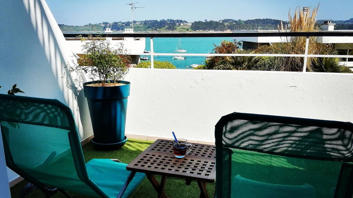Locquirec Apartment | Lovely new apartment, right on the water!