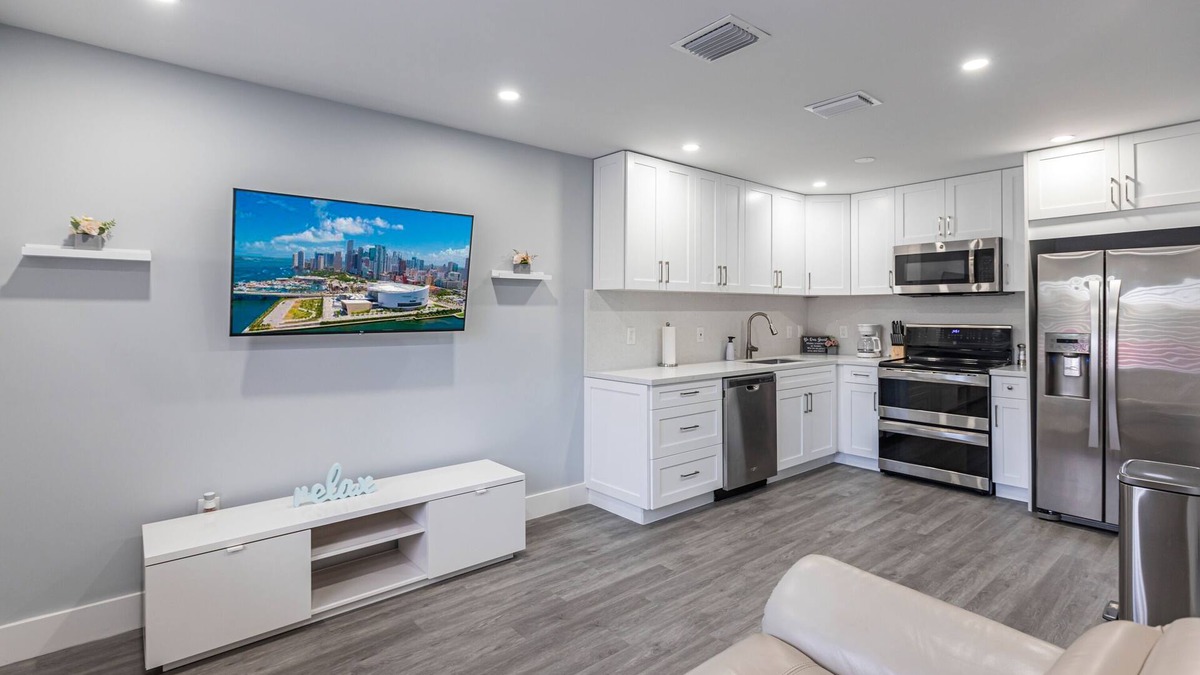 Country Club House | Lovely Newly Renovated! Townhouse 3 bedroom 3 bathroom/Nice Patio