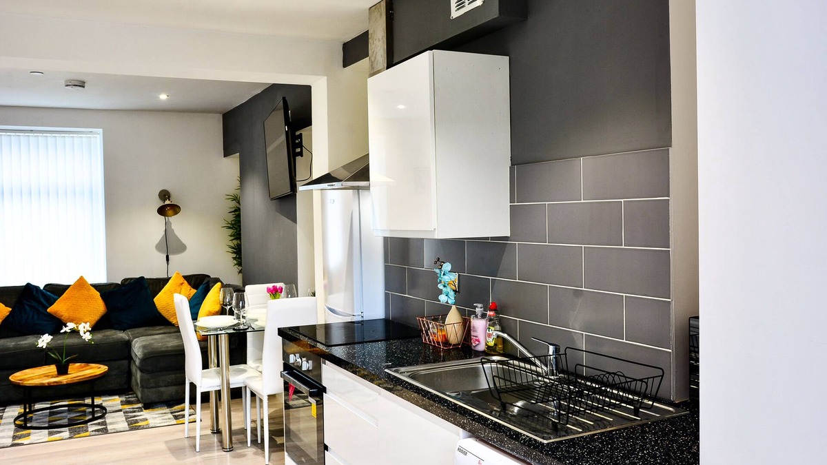 Castle Apartment | Lovely one bedroom flat with free parking town center