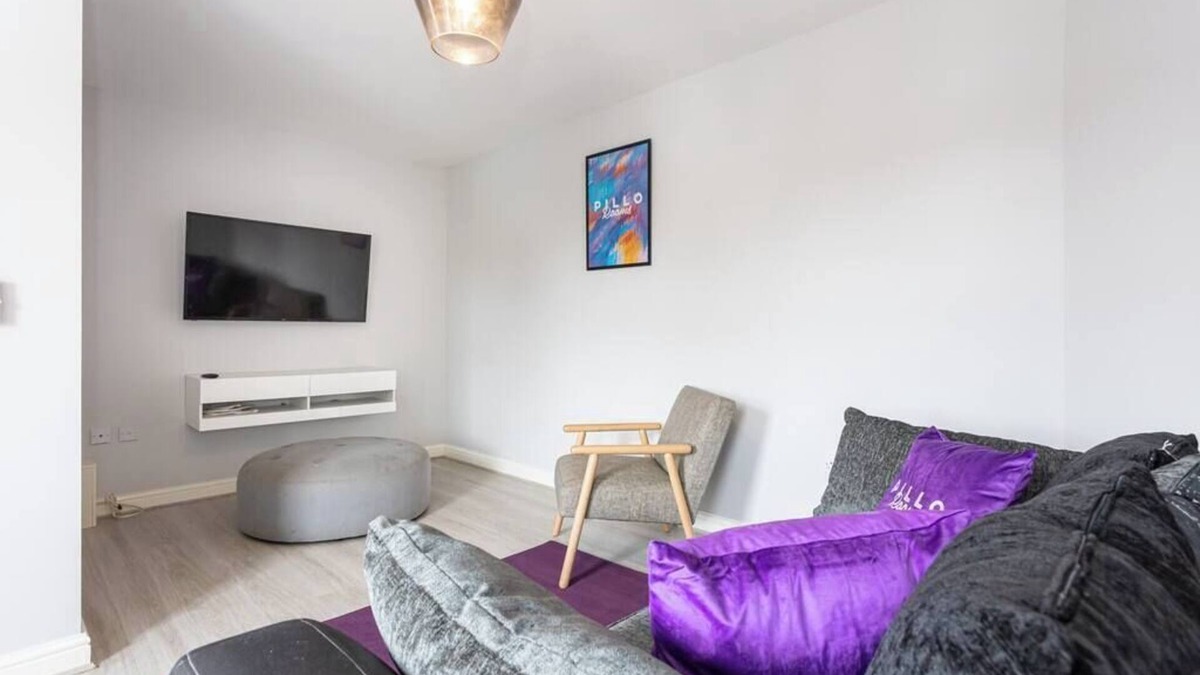 Eccles Apartment | Lovely one-bedroom serviced apartment in Eccles
