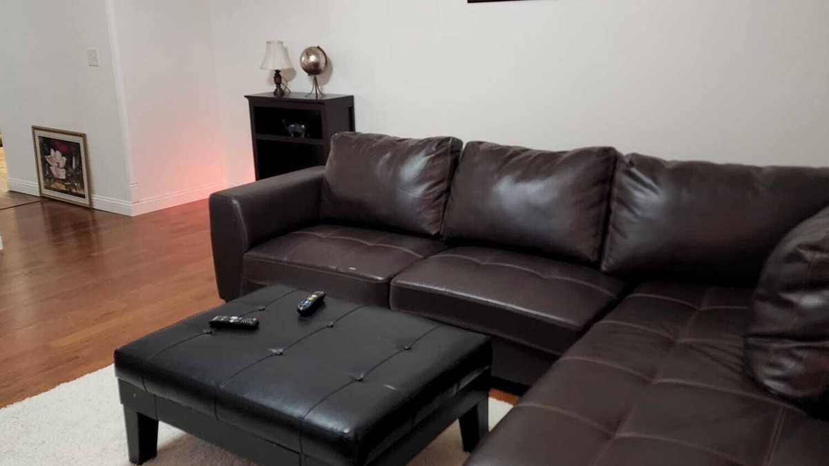 Columbia House | Lovely private bedroom in a serviced duplex2