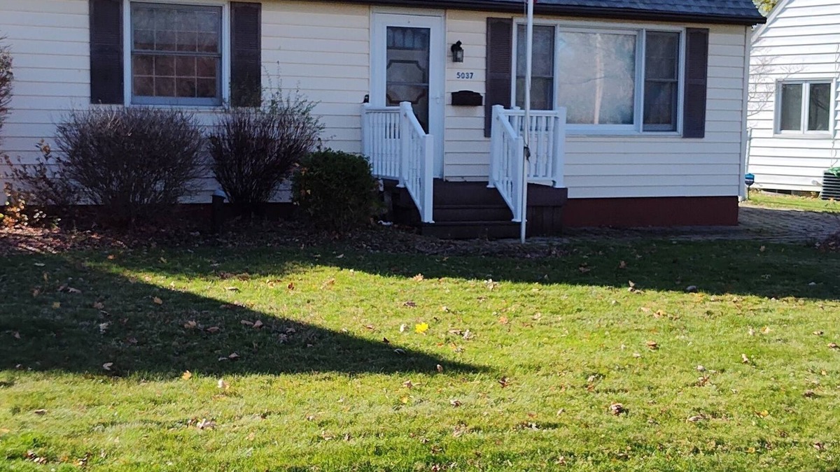 Athol Springs House | Lovely remodeled 3 bedroom 1 and a half bath Cape Cod in Hamburg New York.