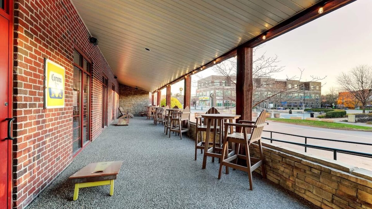 Moline Hotel | Lovely Riverfront Patio Stay! Wild Theme Suites & Pool Fun | 4 Units