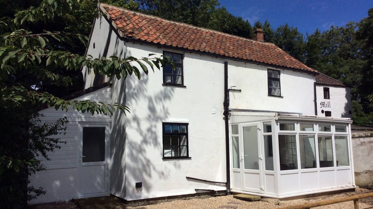 Alford Cottage | Lovely riverside cottage in the grounds of a landmark watermill