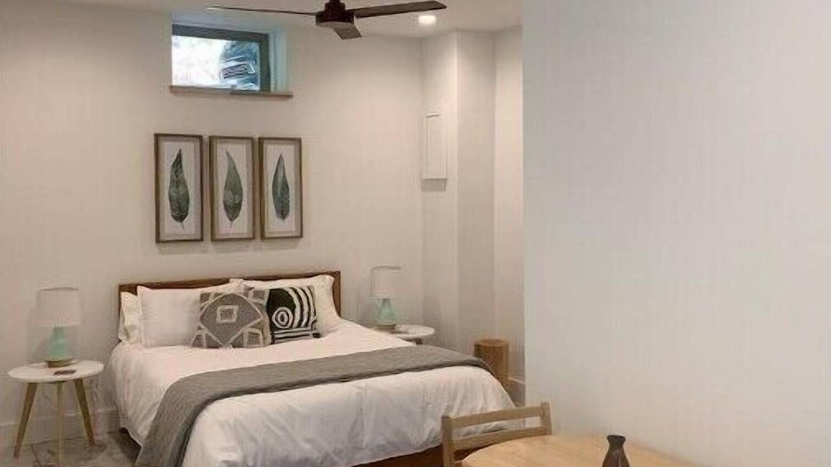 Kenilworth Apartment | Lovely, serene studio apartment close to downtown and Biltmore Village.