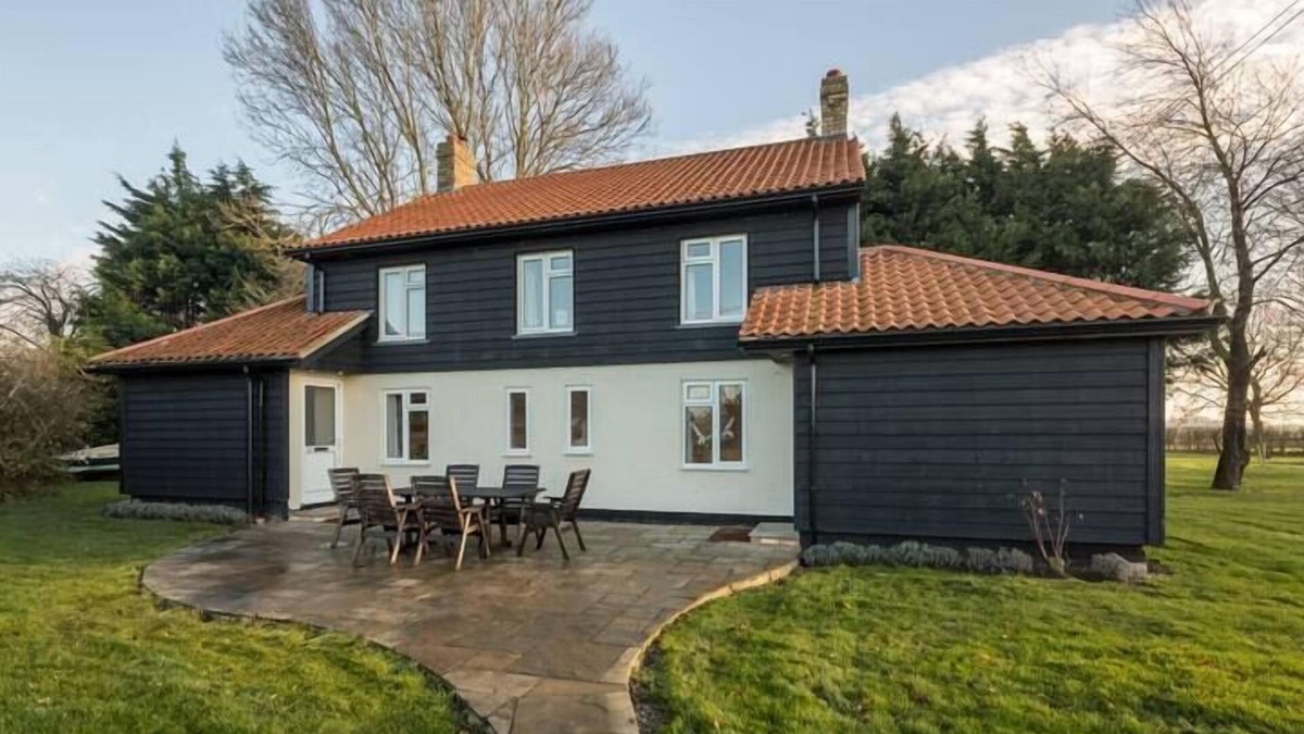 Littleport House | Lovely & Spacious Country Cottages For 8 People