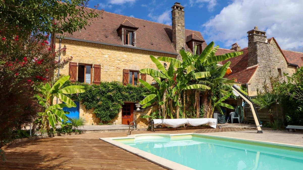 Domme Cottage | Lovely stone cottage set on the remparts of the village of Domme.