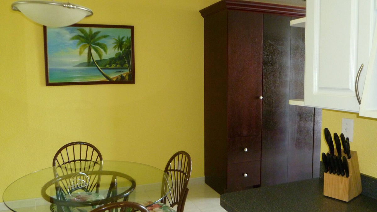 Williams Town Condo | Lovely Studio Apartment on the South shore of Grand Bahama Island at Coral Beach