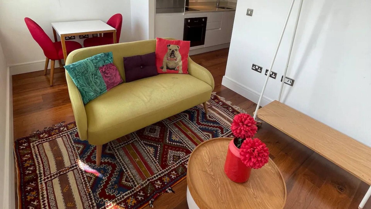 Isle of Dogs Apartment | Lovely Studio Flat with Pool - Canary Wharf
