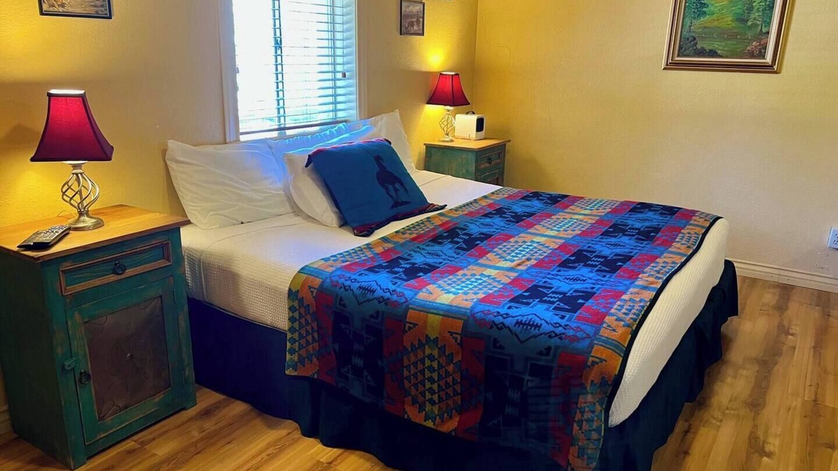 San Lorenzo Hotel | Lovely Suite at Lake Roberts
