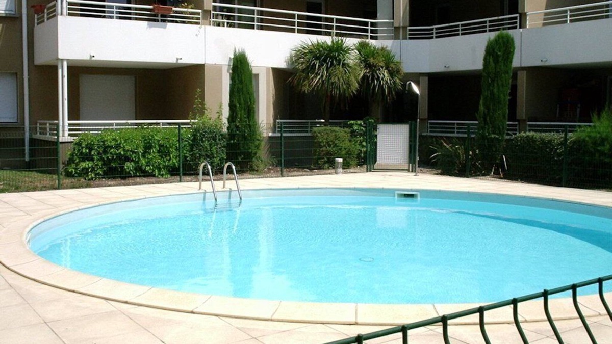 Carcassonne Apartment | Lovely T2 with pool-near city and transport