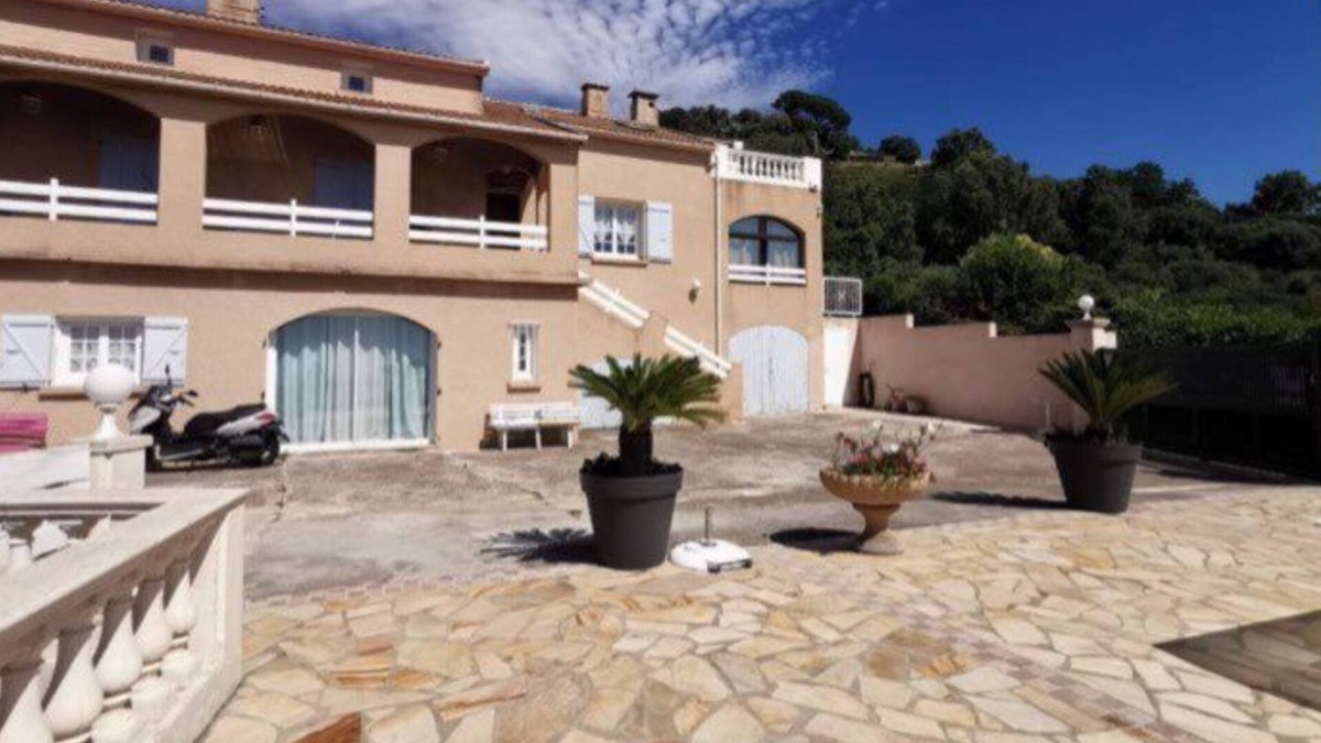 Bastia Apartment | Lovely T3 apartment on the 1st floor of Villa ULibecciu facing the sea
