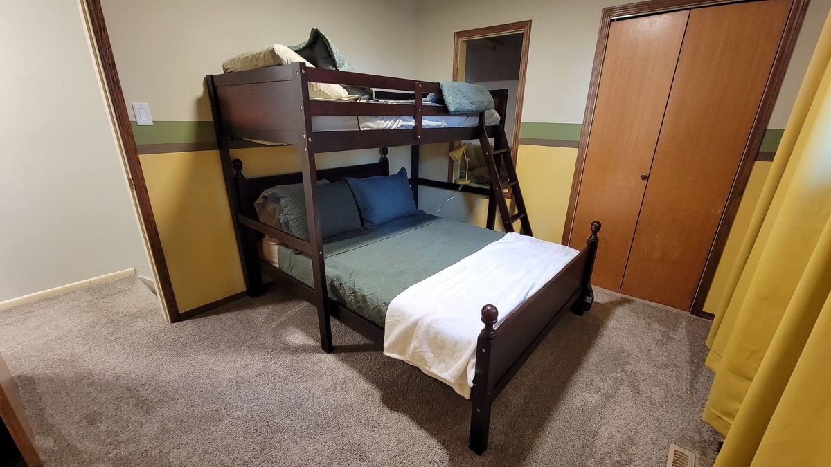 Lethbridge County Other | Lovely Three Bedroom Farmhouse between Lethbridge and Coaldale