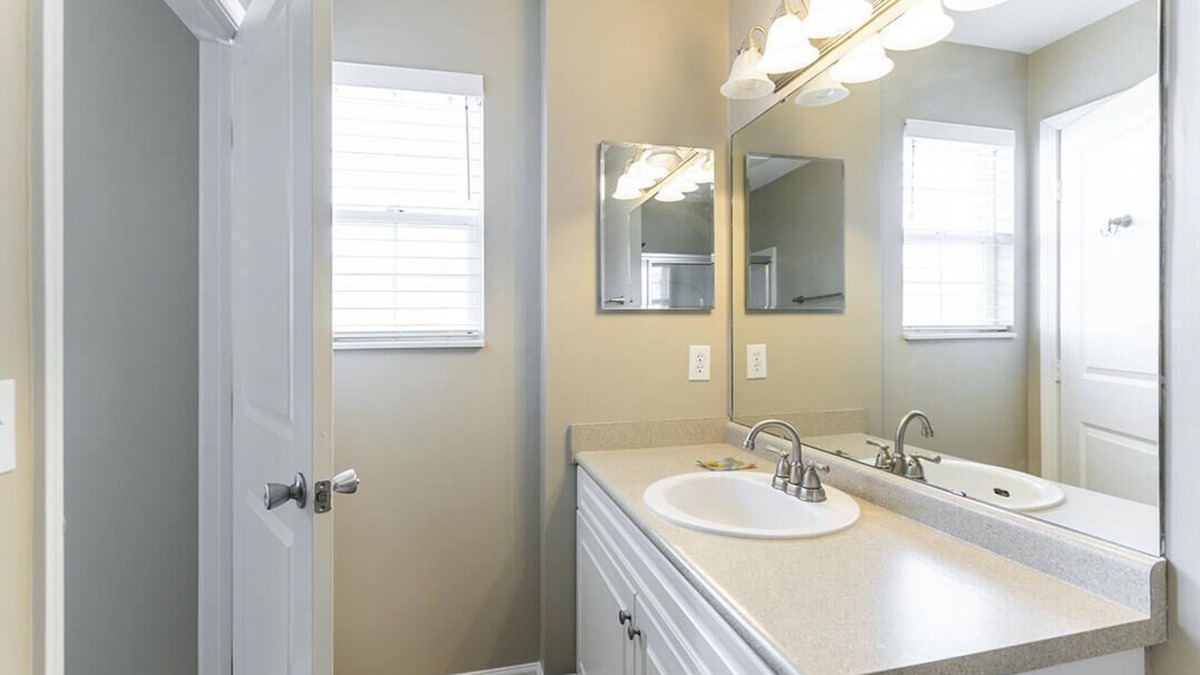 Liberty Area House | Lovely Townhome in Horse Country/Lexington, Ky-Located near Keeneland and city!.