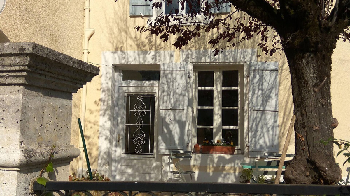 Gout-Rossignol Cottage | Lovely traditional riverside cottage