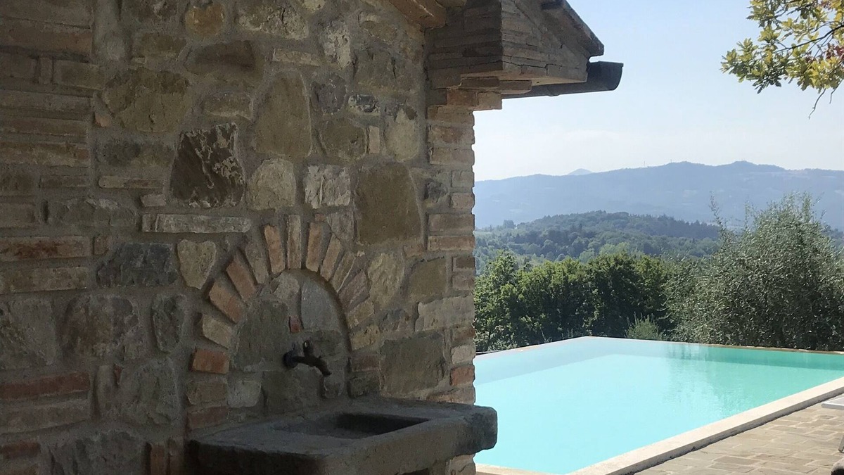 Bivio Lugnano Cottage | Lovely Traditional Stone House With Private Infinity Pool On The Tuscan Border