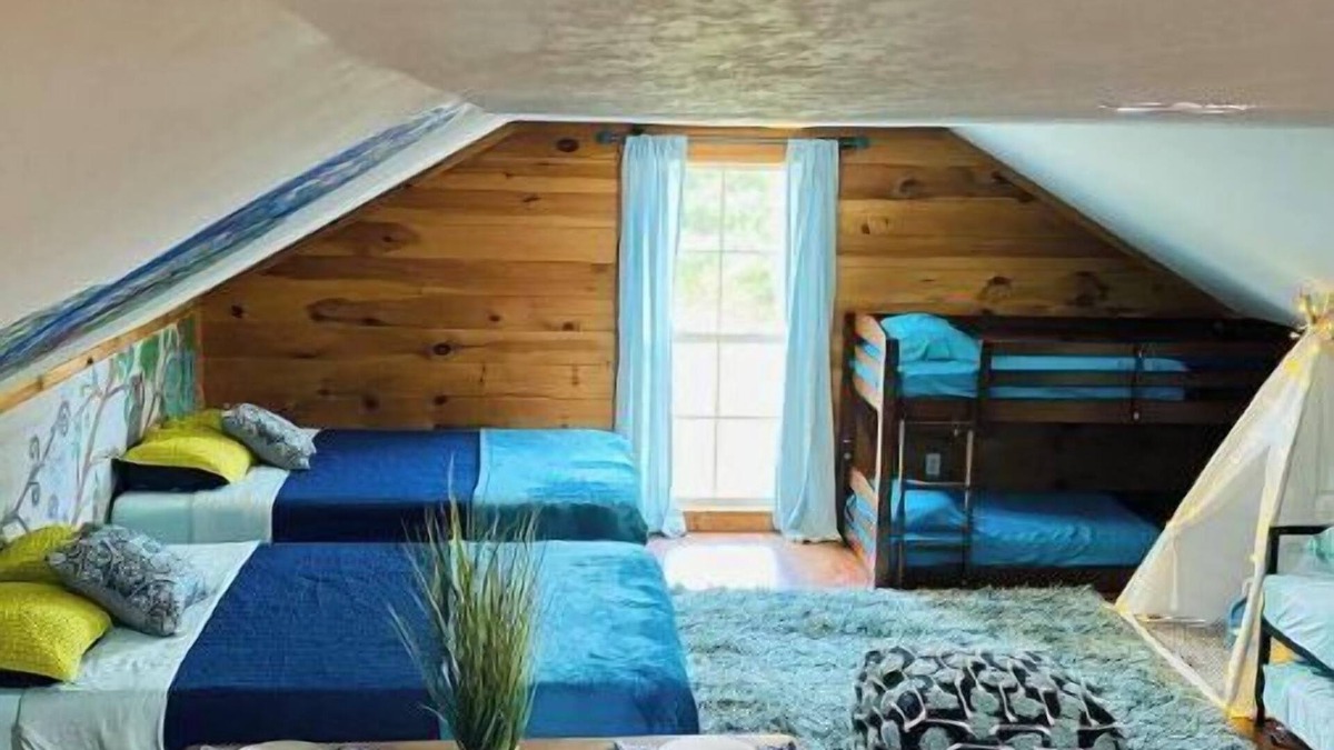 Laurel Cabin | “Lovely Tree”Bunk House&Pool@The House on the Hill