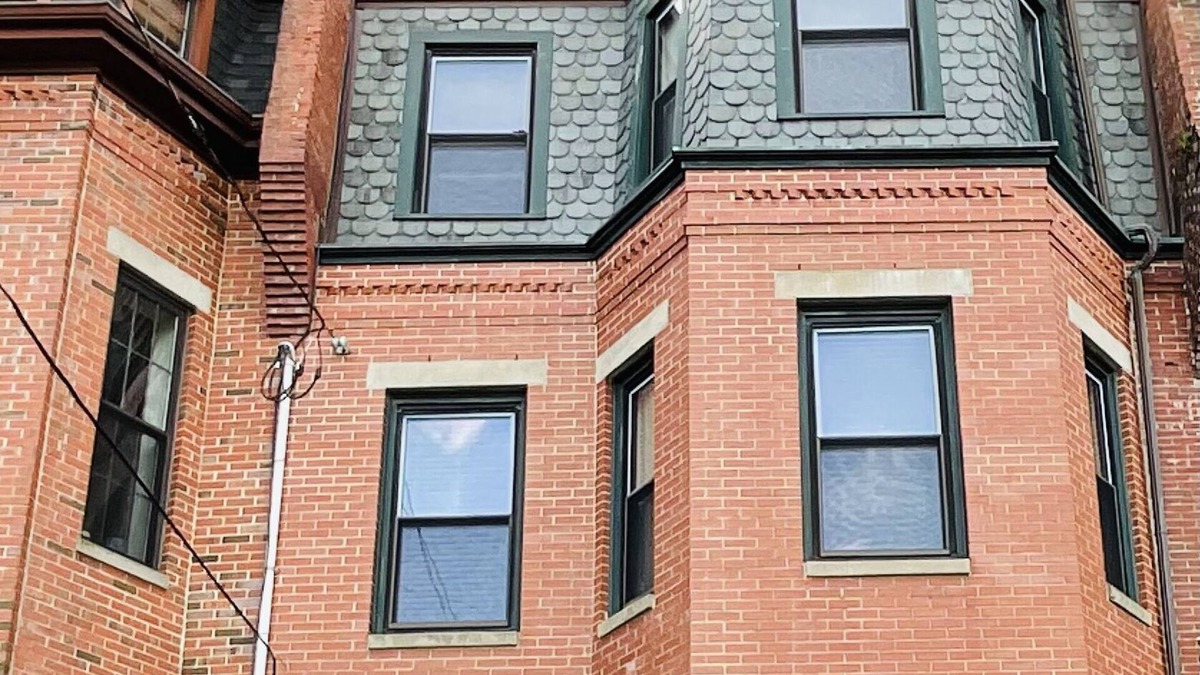 Highland Park Condo | Lovely two bedroom Apartment on a two floor unit.n