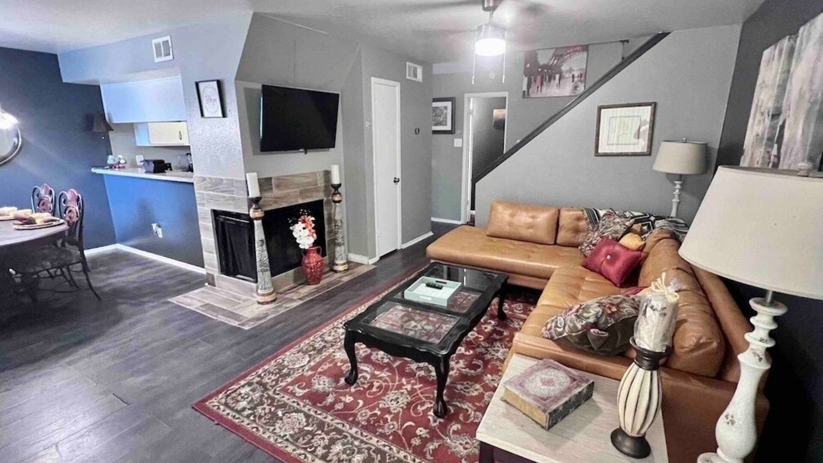 Sharpstown Condo | Lovely two Bedroom Condo one car Garage