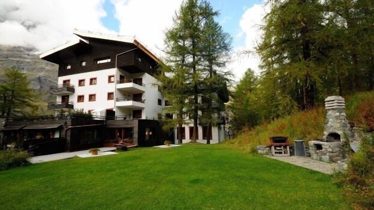 Cervinia Apartment | Lovely two room apartment for four people in Cervinia