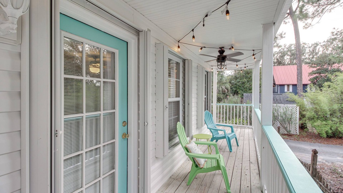 Tybee Island Cottage | Lovely Tybee Island Home w/Deck < 1 Mi to Beach!