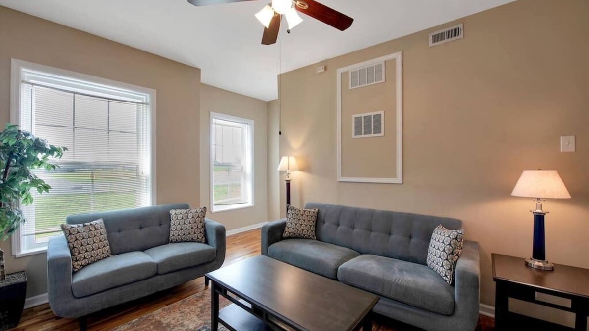 Southwest Garden Hotel | Lovely Unit in Historic SW Garden - 3 Queen beds