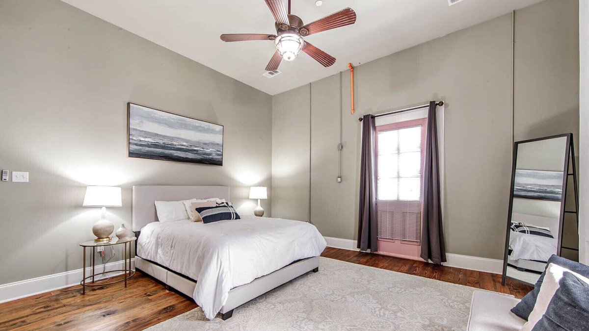 Thibodaux Condo | Lovely Updated Balcony Apartment
