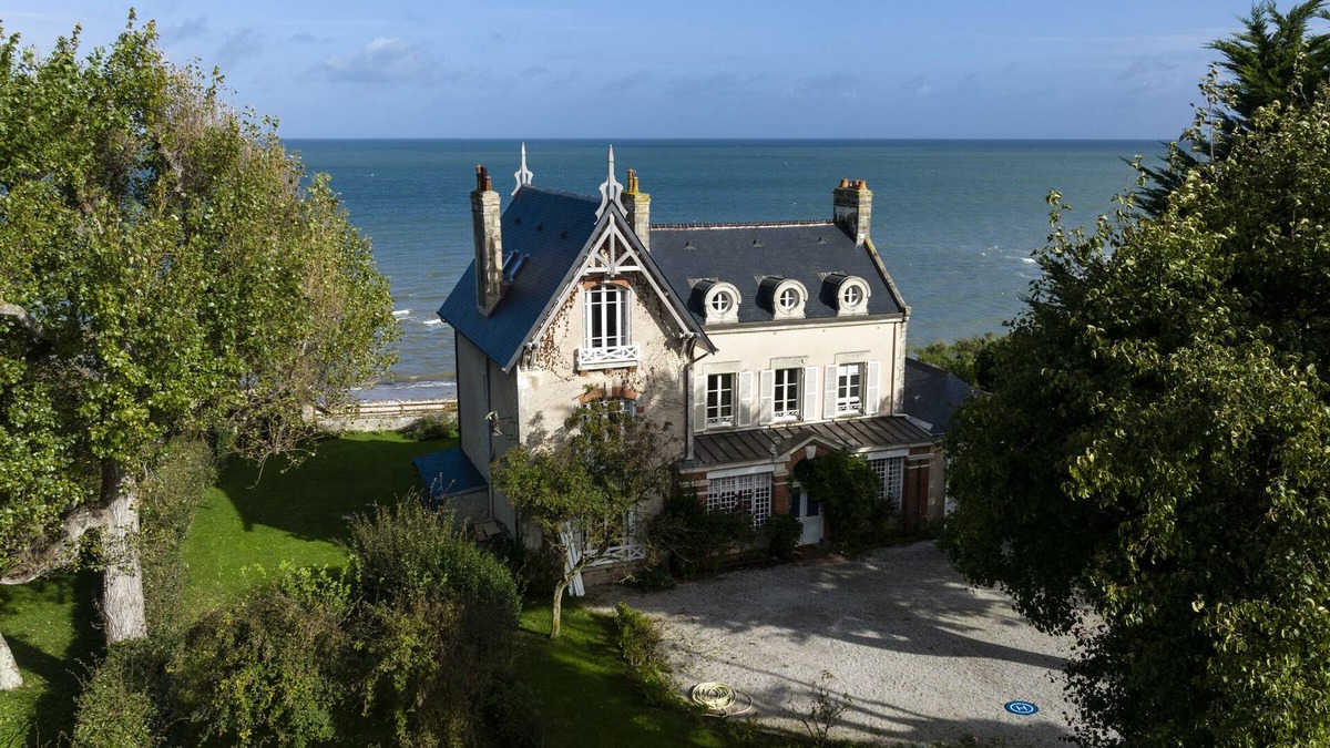 Grandcamp-Maisy House | Lovely villa in front of the sea