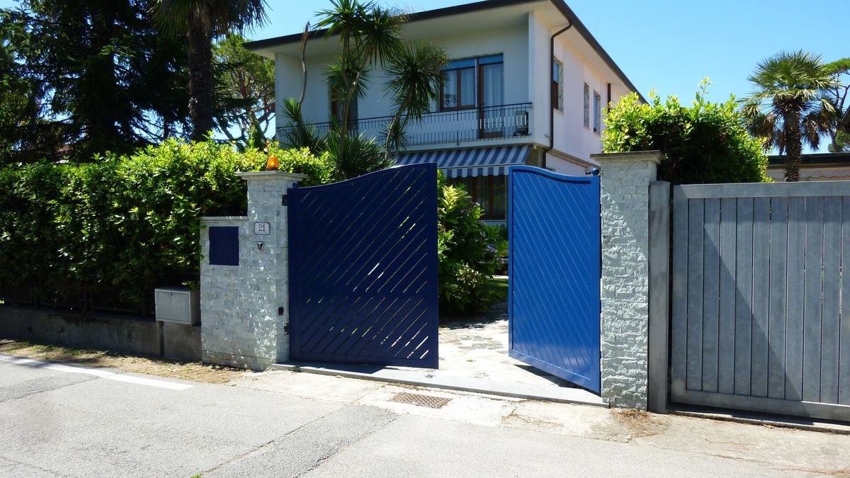 Forte dei Marmi Villa | Lovely Villa with garden, 400 mt from the sea, Forte dei Marmi, Versilia,Wi-Fi.