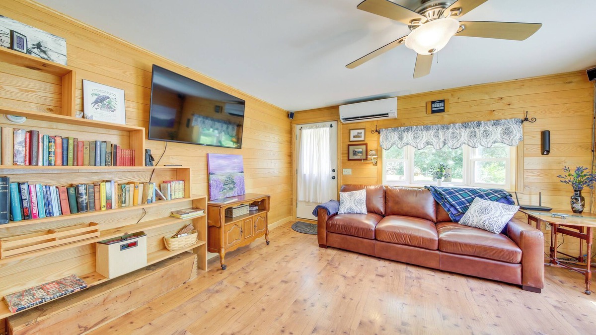 Belfast Cottage | Lovely Waldo Cottage Escape - Pet Friendly!