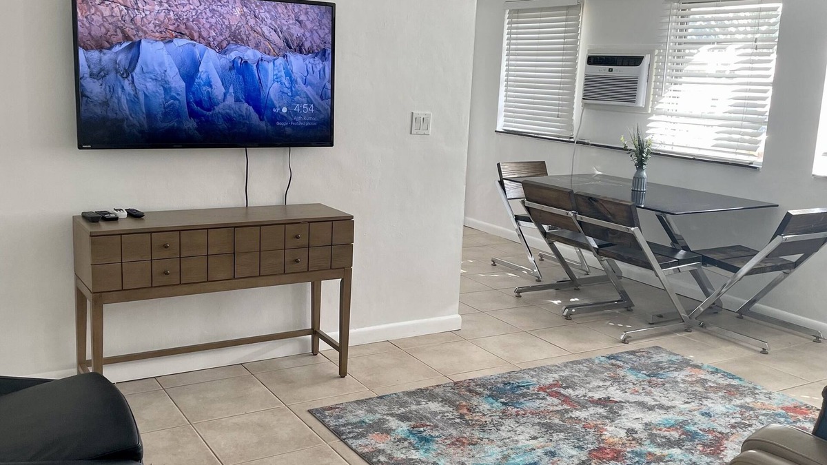 Riverside Park Apartment | Lovely waterfront two bedroom house with parking