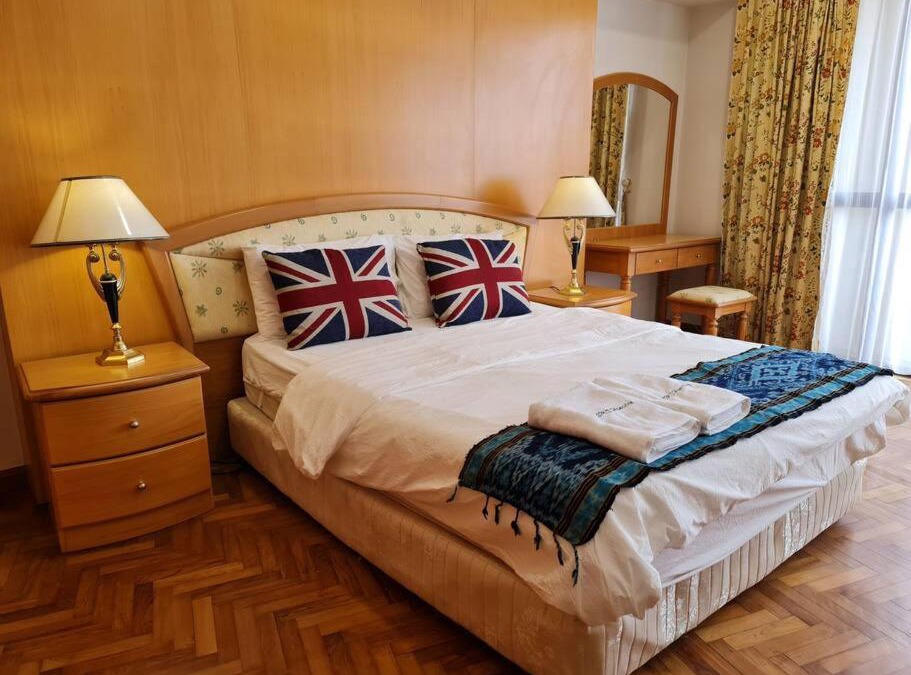 Kampung Surabaya Apartment | Lovely Waterfront Riverbank Suite with Pool