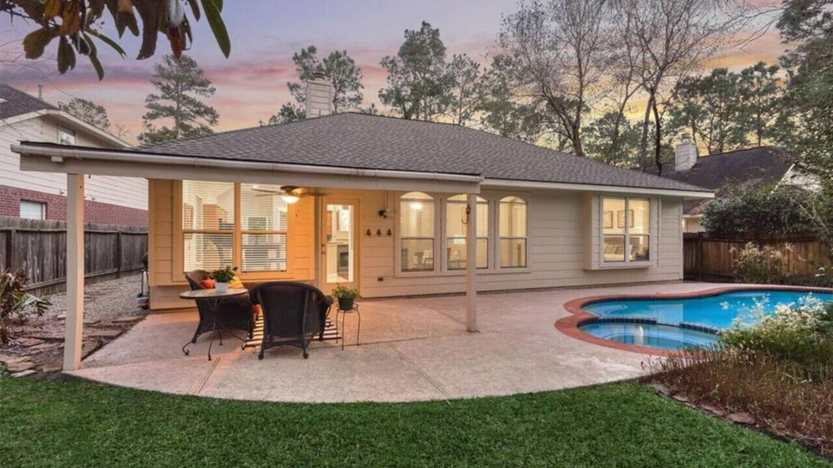 Alden Bridge House | Lovely Woodlands home w/heated pool and spa!