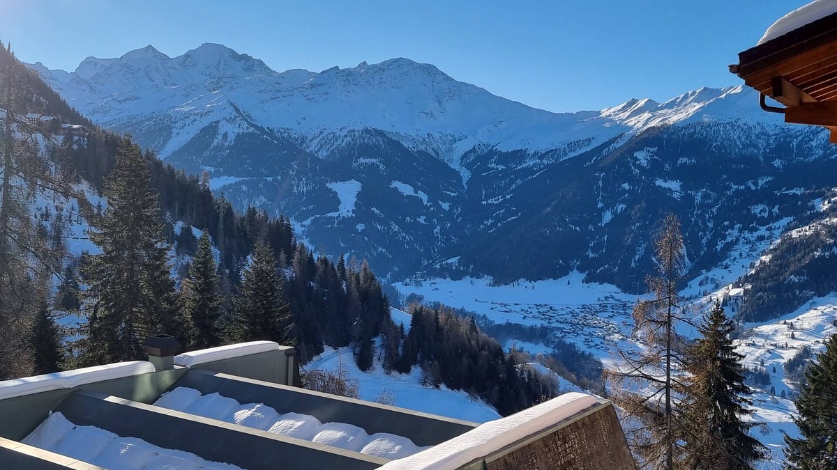 Verbier Condo | LOVErbier central apartment with 2 bedrooms, kitchen, pool, views